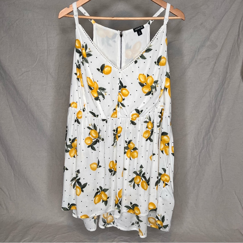 Torrid tank lemons size 4 with adjustable straps crochet lace trim.